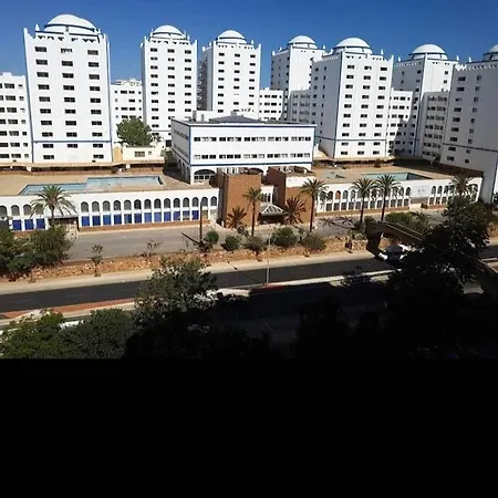 Avenida Das Comunidades Lusiadas Apartment *